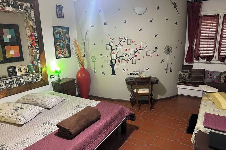 B&B accogliente adatto a famiglie e coppie. Zona residenziale ampio parcheggio. in Santa Giusta, Campidano