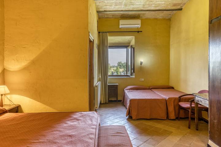 Apartamento entero, Alojamiento y desayuno 'Sant Iscle' con piscina compartida, Wi-Fi y aire acondicionado in Serra de Daró, Costa Brava