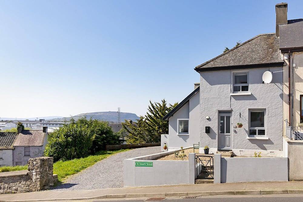 St. Edwards Hill-Downtown Style + Classic Elegance in Sligo, County Sligo