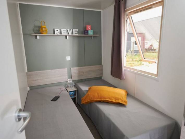 Camping pour 4 personnes, avec terrasse et piscine à Brem-sur-Mer - 4