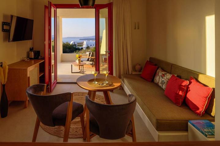 Chambre d’hôte pour 3 personnes, avec Jacuzzi et Terrasse ainsi que Jardin et Piscine à Santorin - 2