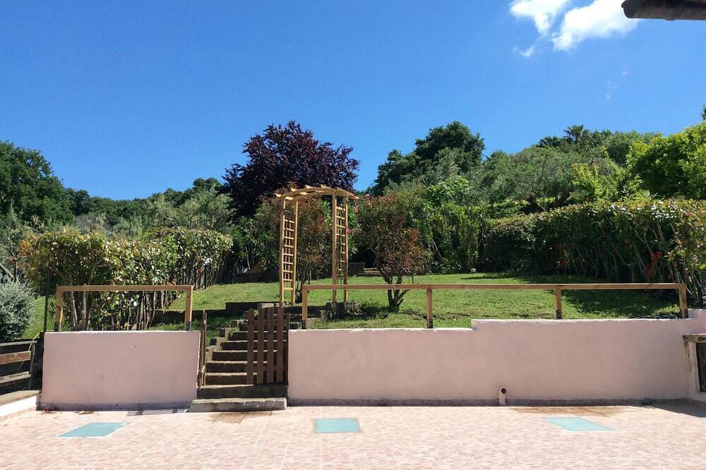 Villa met groot terras, tuin en een droomuitzicht, foto 15