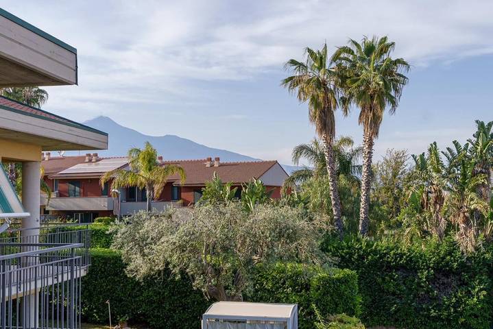 Appartamento per 4 persone, con panorama e giardino a Aci Catena