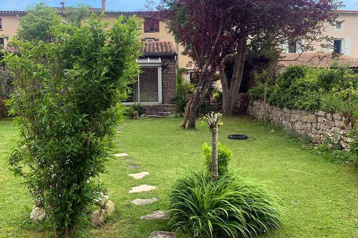 Location de vacances pour 2 personnes, avec Jardin à Nébias