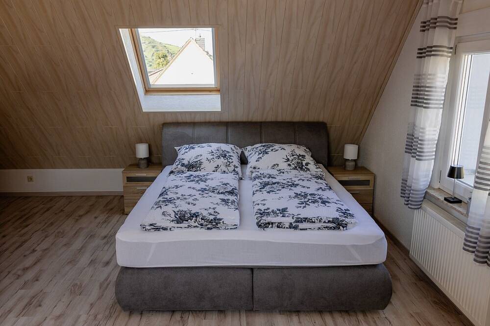 Ganze Wohnung, Ferienwohnung Moselurlaub Winningen mit Moselblick in Winningen, Osteifel