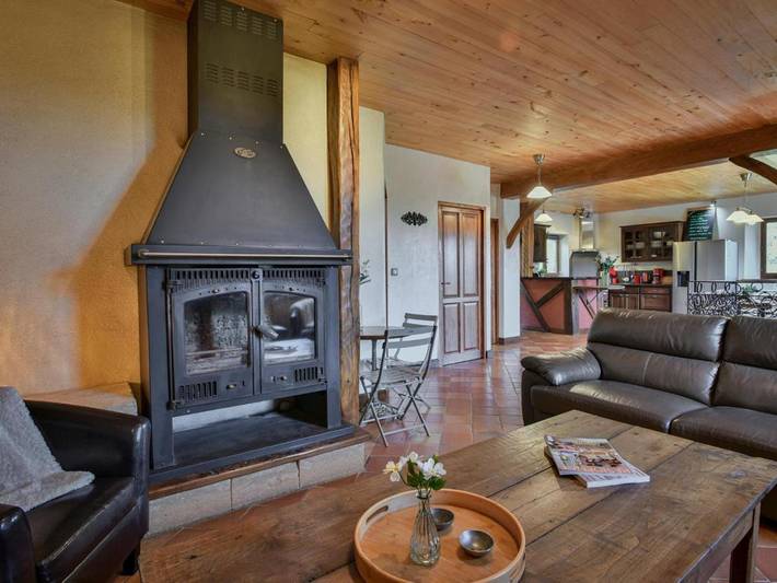 Location de vacances pour 8 personnes, avec piscine ainsi que terrasse et jardin à Mazeyrolles - 2