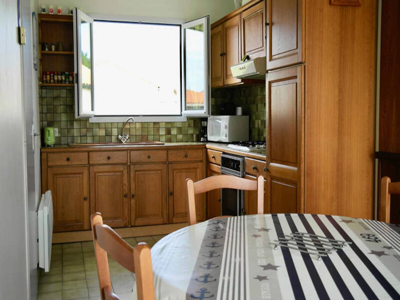 Entire apartment, Apartment in Brem-sur-Mer near Beaches in Brem-sur-Mer, Loire Valley