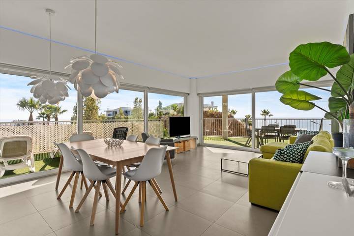 Location de vacances pour 6 personnes, avec Balcon et Terrasse ainsi que Jardin et Piscine dans Reserva del Higueron