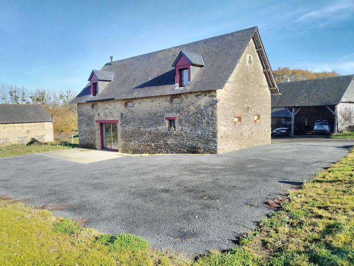 Location de vacances pour 10 personnes, avec vue ainsi que jardin et terrasse, animaux acceptés à Astillé