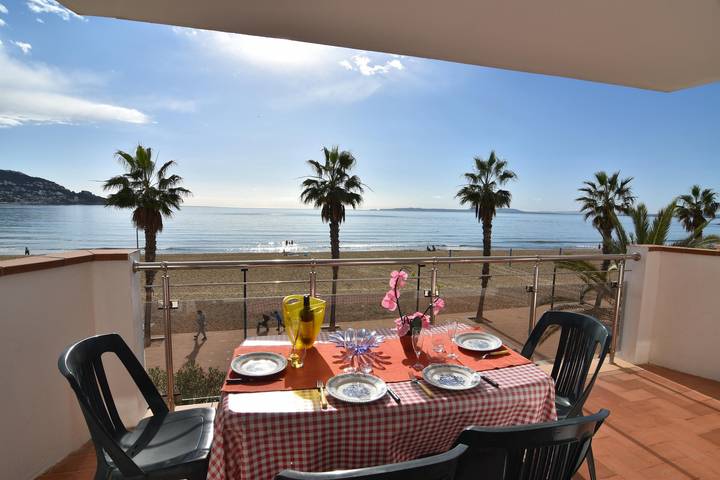 Ferienwohnung für 4 Personen, mit Meerblick und Terrasse in Roses