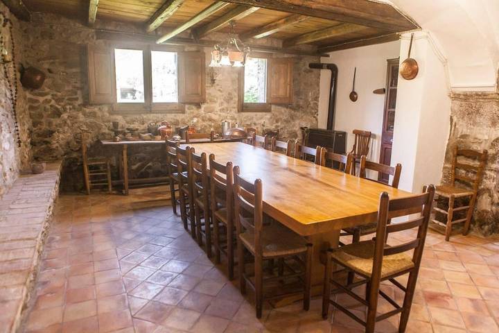 Casa rural para 14 personas, con vistas además de jardín y balcón en Vall de Bas - 2