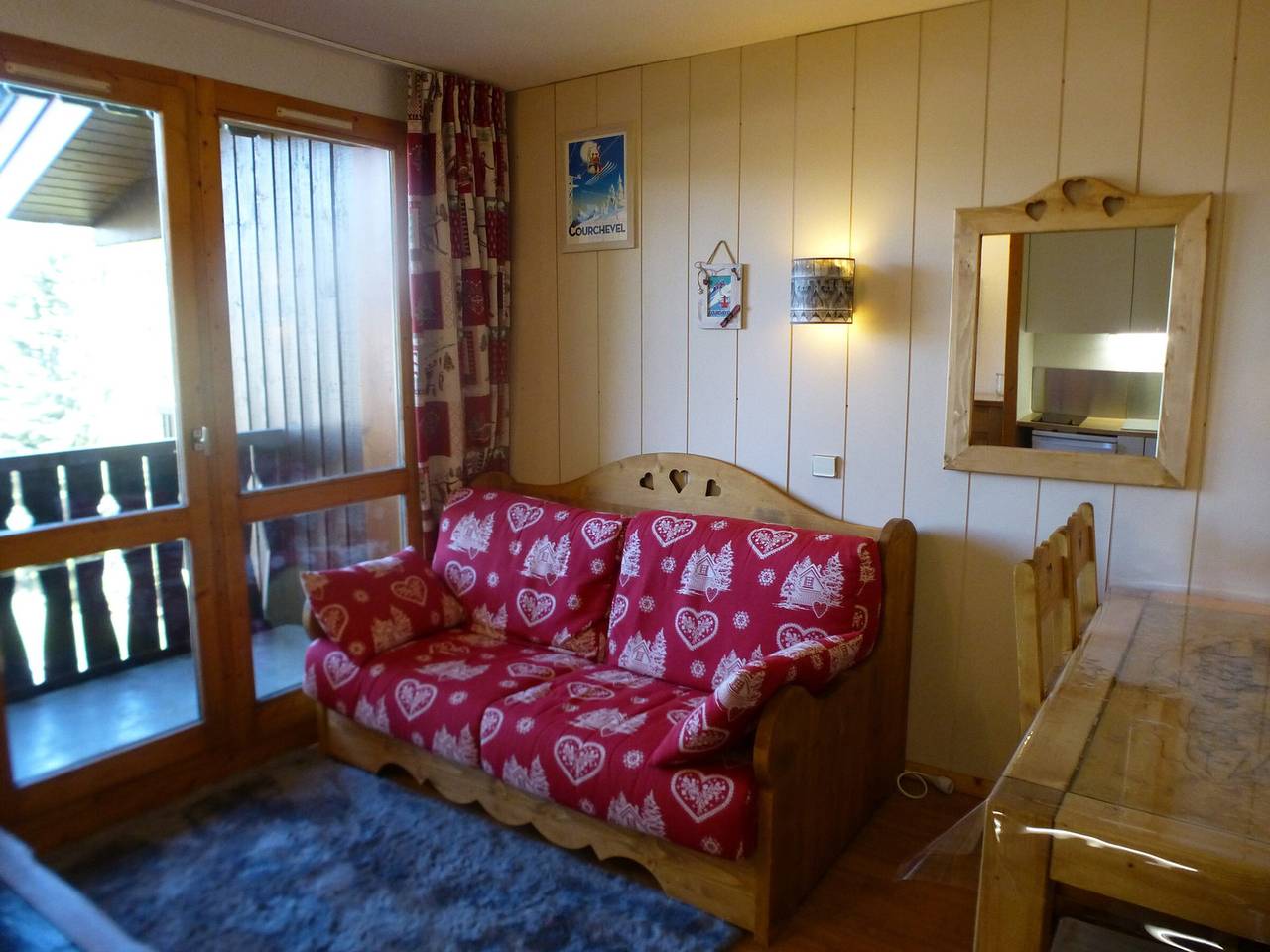 Entire apartment, Apartment for 5 people 50m from slopes with balcony, parking, and Wi-Fi option in Saint-Bon-Tarentaise, Les Trois Vallées