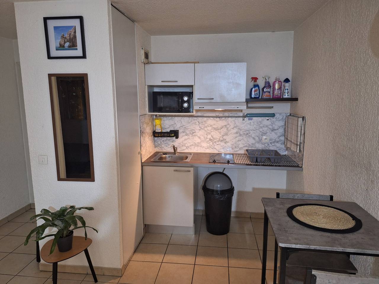 Ολόκληρο το διαμέρισμα, Apartment 'Near Geneva' with Mountain View in Αννεμάσση, Saint-Julien-en-Genevois region