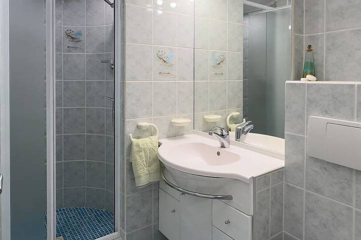 Appartement entier, Magnifique appartement 3 étoiles dans villa proche Cannes, Airco-WIFI-Jardin-BBQ in Mandelieu-la-Napoule, Côte méditerranéenne (France)