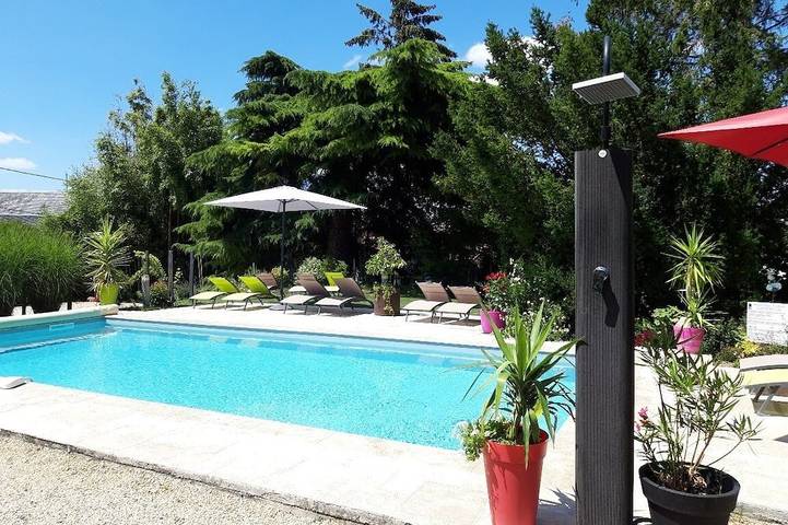 Gîte pour 6 personnes, avec Jacuzzi et Terrasse ainsi que Jardin et Piscine