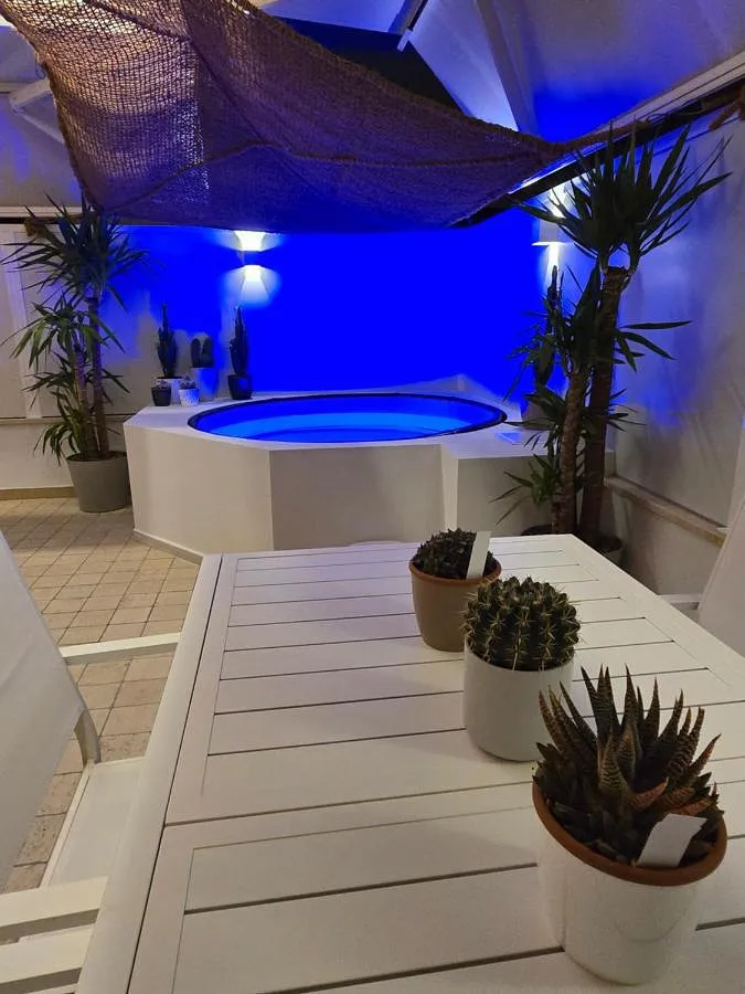 Ferienwohnung für 5 Personen, mit Ausblick und Pool sowie Terrasse und Kinderpool, mit Haustier - 1