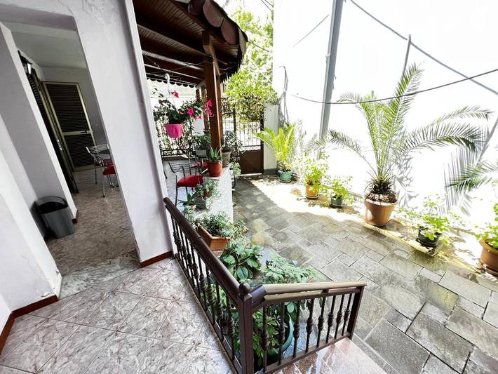 Apartament wakacyjny dla 13 osób, z Balkon i Taras oraz Ogród i Widok w Tirana