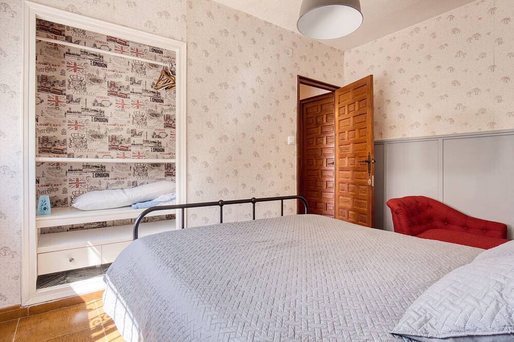 Chalet 'Casa Dakota' con piscina privada, terraza privada y Wi-Fi in San Vicente del Raspeig, Costa Blanca