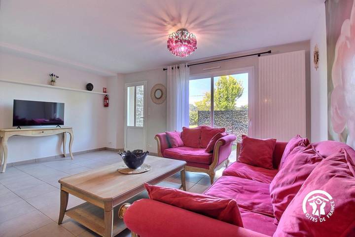 Gîte pour 4 personnes, avec jardin ainsi que piscine et terrasse à Treffléan - 4