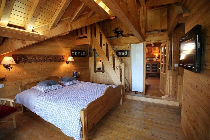 Gîte pour 14 personnes, avec jardin et terrasse, animaux acceptés à Chantelouve - 2