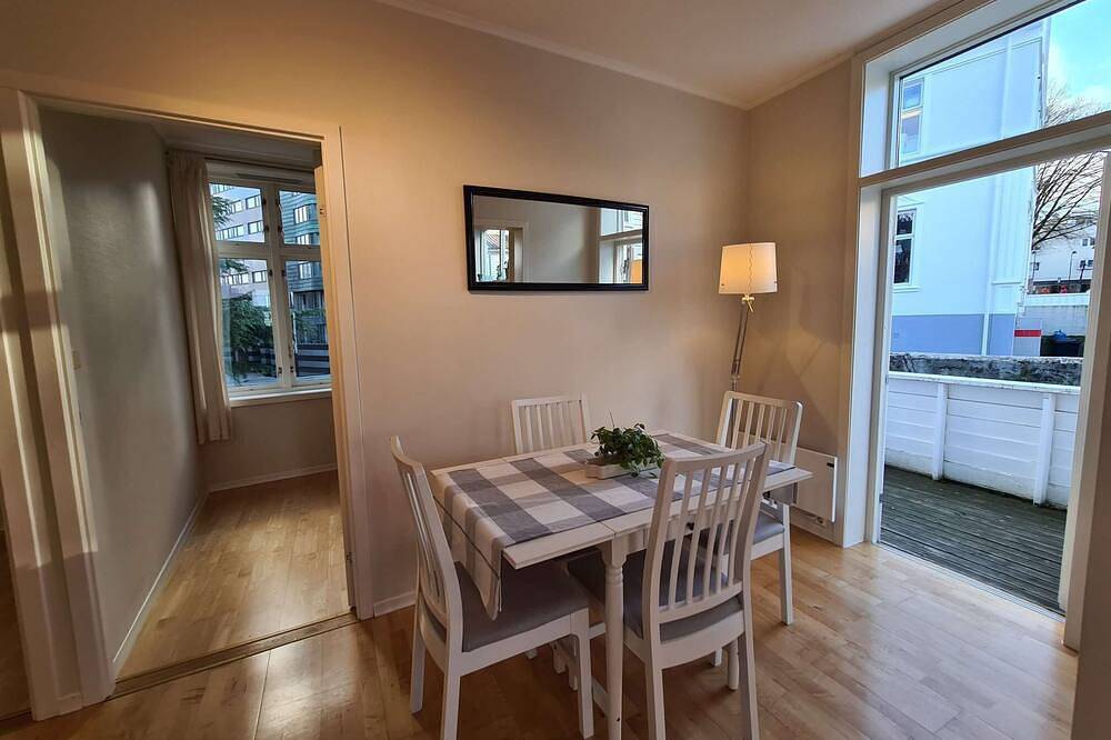 Entire apartment, Beautiful 2-bedroom In City Center, With balcony and Free Parking in Stavanger