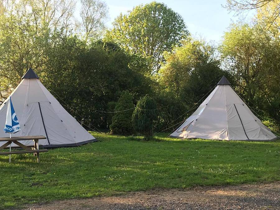 Flower Camping de la Trye - Tente 2 personnes - 01-Tipi Davy Crockett 18m2 (1ch - 1/8pers.) + kit prêt à camper - prix pour 2 personnes in Bresles, Oise
