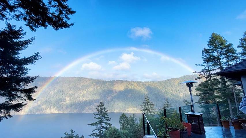 Vakantiehuis voor 4 personen, with uitzicht and tuin as well as uitzicht op het meer op Vancouvereiland