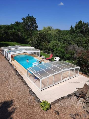 Location de vacances pour 8 personnes, avec jardin ainsi que vue et piscine à Montreuil-sur-Maine