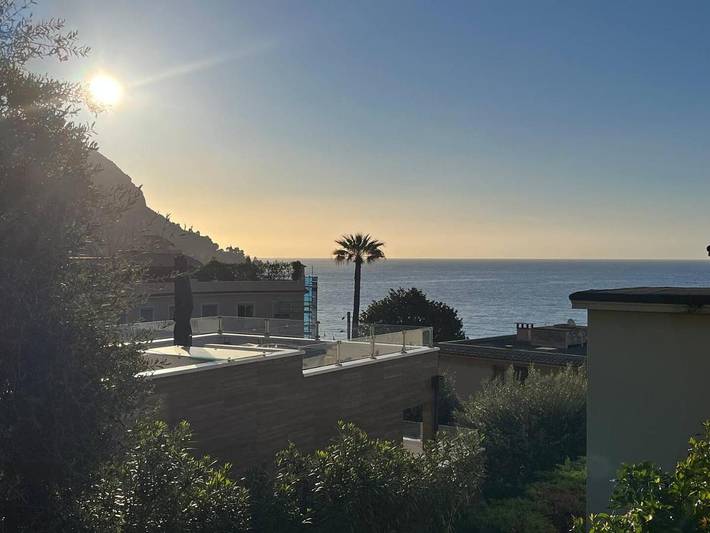 Location de vacances pour 9 personnes, avec balcon et vue à Èze