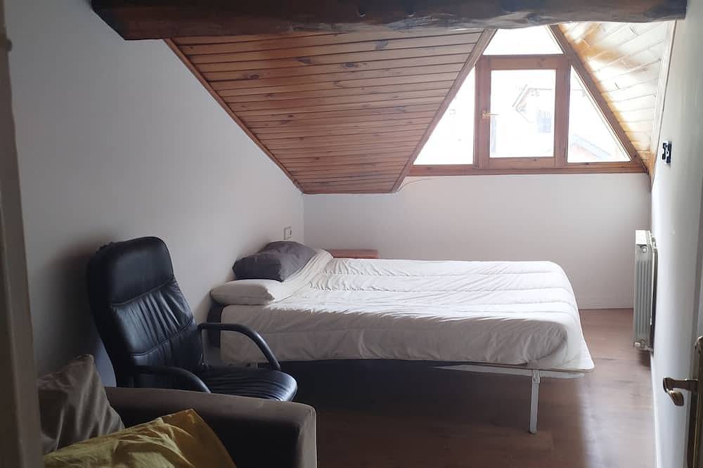 Entire apartment, Piso Alquiler Jul y Agosto Sort in Sort, Catalan Pyrenees