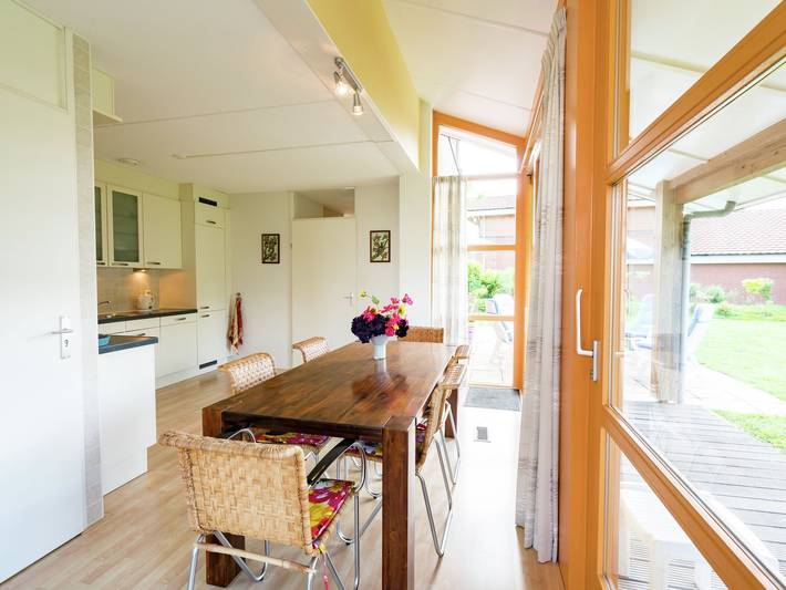 Location de vacances pour 6 personnes, avec balcon ainsi que jardin et piscine, adapté aux familles dans Biddinghuizen - 3