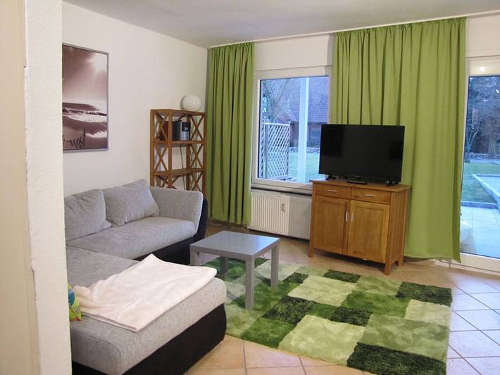 Ferienwohnung für 3 Personen, mit Terrasse und Garten in Warwerort