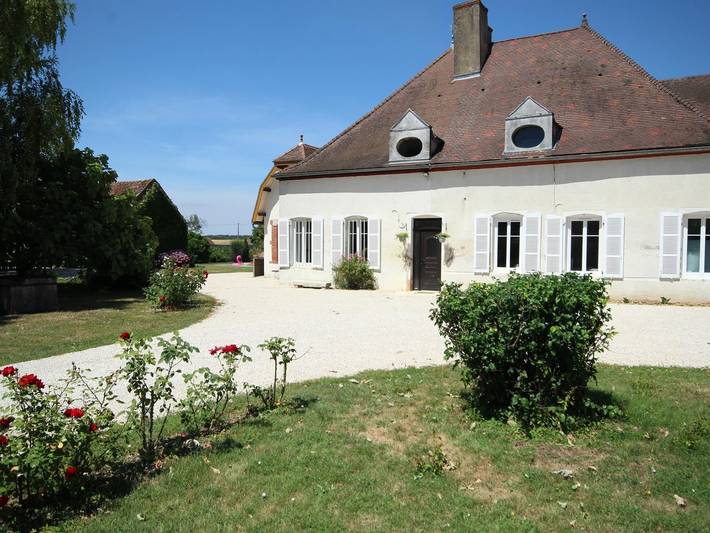 Gîte pour 4 personnes, avec Jardin et Piscine à Losne