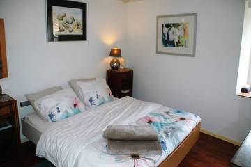 Gîte pour 5 personnes, avec terrasse ainsi que piscine et jardin à Roussines