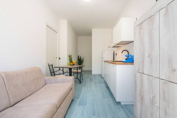Ganze Wohnung, Ferienwohnung 'Villa Erica Appartamento Yuri' mit Bergblick, Wlan und Klimaanlage in Villa San Pietro, Cagliari Provinz