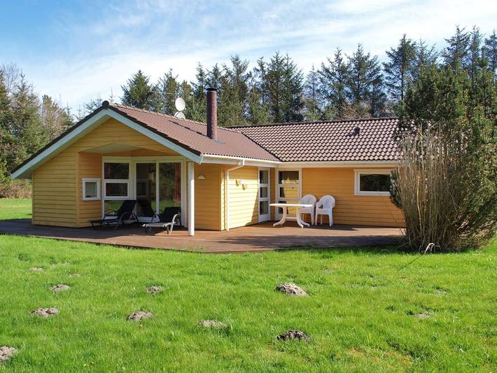 Ferienhaus für 6 Personen, mit Sauna und Terrasse in Bratten