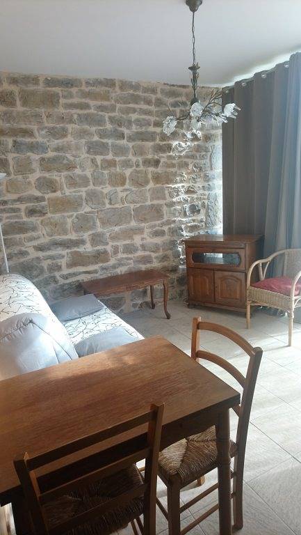 Gîte pour 2 personnes, avec jardin ainsi que terrasse et piscine, animaux acceptés dans l' Aveyron - 4