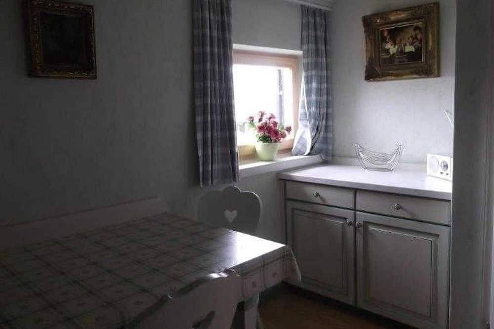 Entire apartment, Apartment - Apartment Szenyei in Waakirchen, Alpine Region of Tegernsee and Schliersee