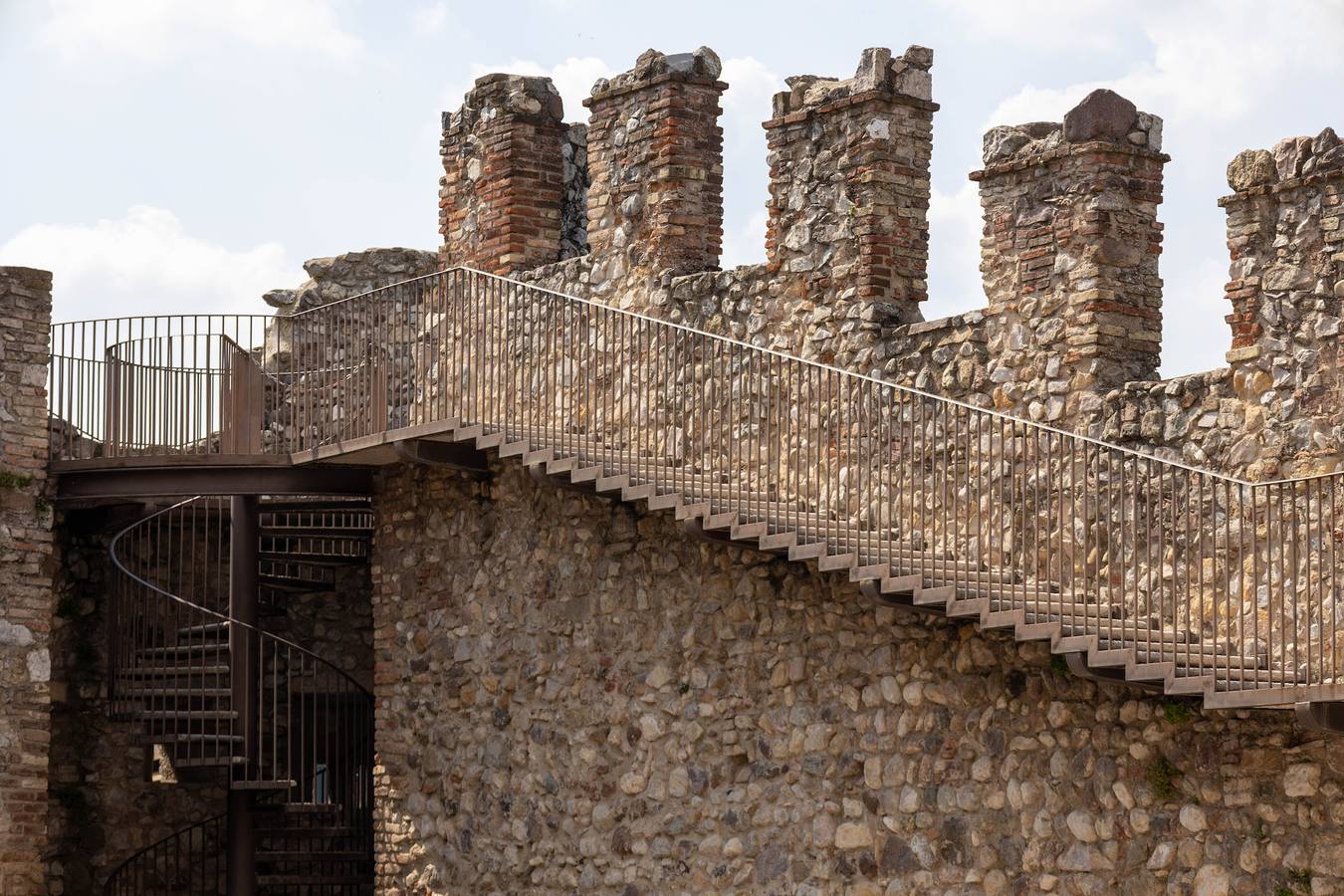 Entire apartment, Ora By Case al Lago in Desenzano del Garda, Garda Mountains