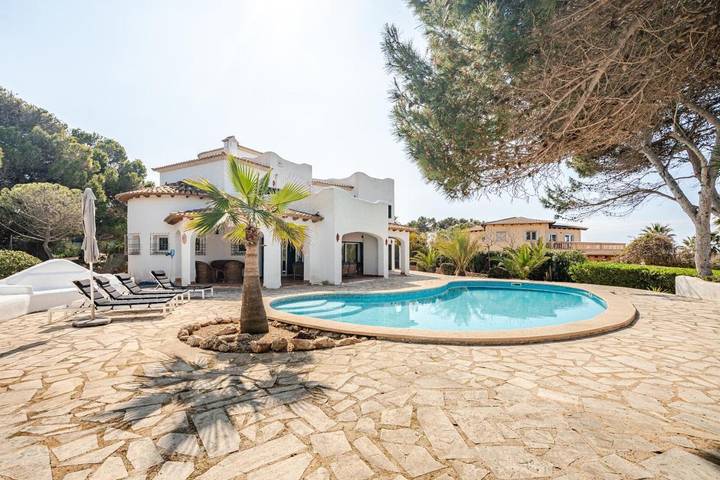 Villa pour 8 personnes, avec jardin ainsi que piscine et vue, animaux acceptés à Cala Pi