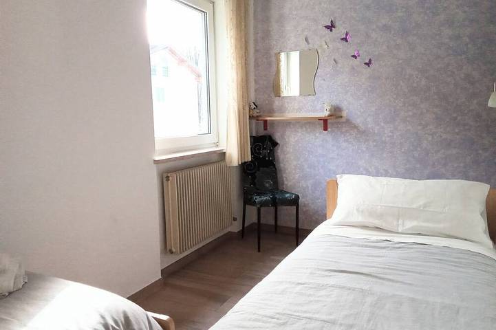 Ganze Wohnung, Blue-green apartment. A 3\" walk to the center, spa and lake. in Levico Terme, Caldonazzosee