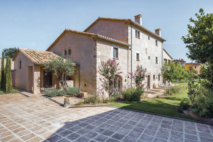 Casa rural para 15 personas, con terraza y jardín El Gironés