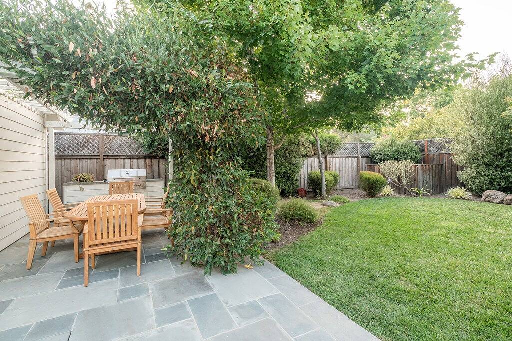 Sonoma Square Gem! Charming New Farmhouse w Pool + Private Detached Guest Suite in Sonoma, California North Coast