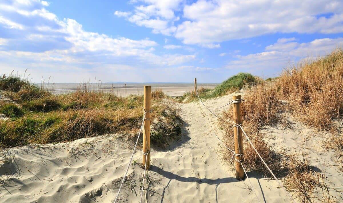 Seaside detached 4bd home nr shops. Parking/Garden in West Wittering, West Sussex