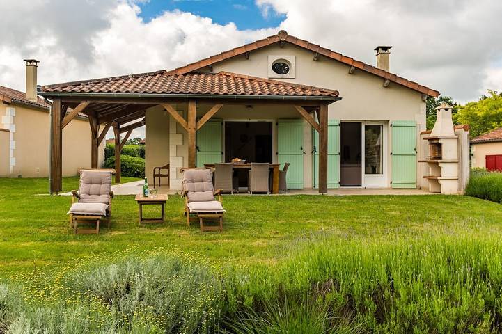 Maison de vacances pour 6 personnes, avec jardin ainsi que terrasse et piscine