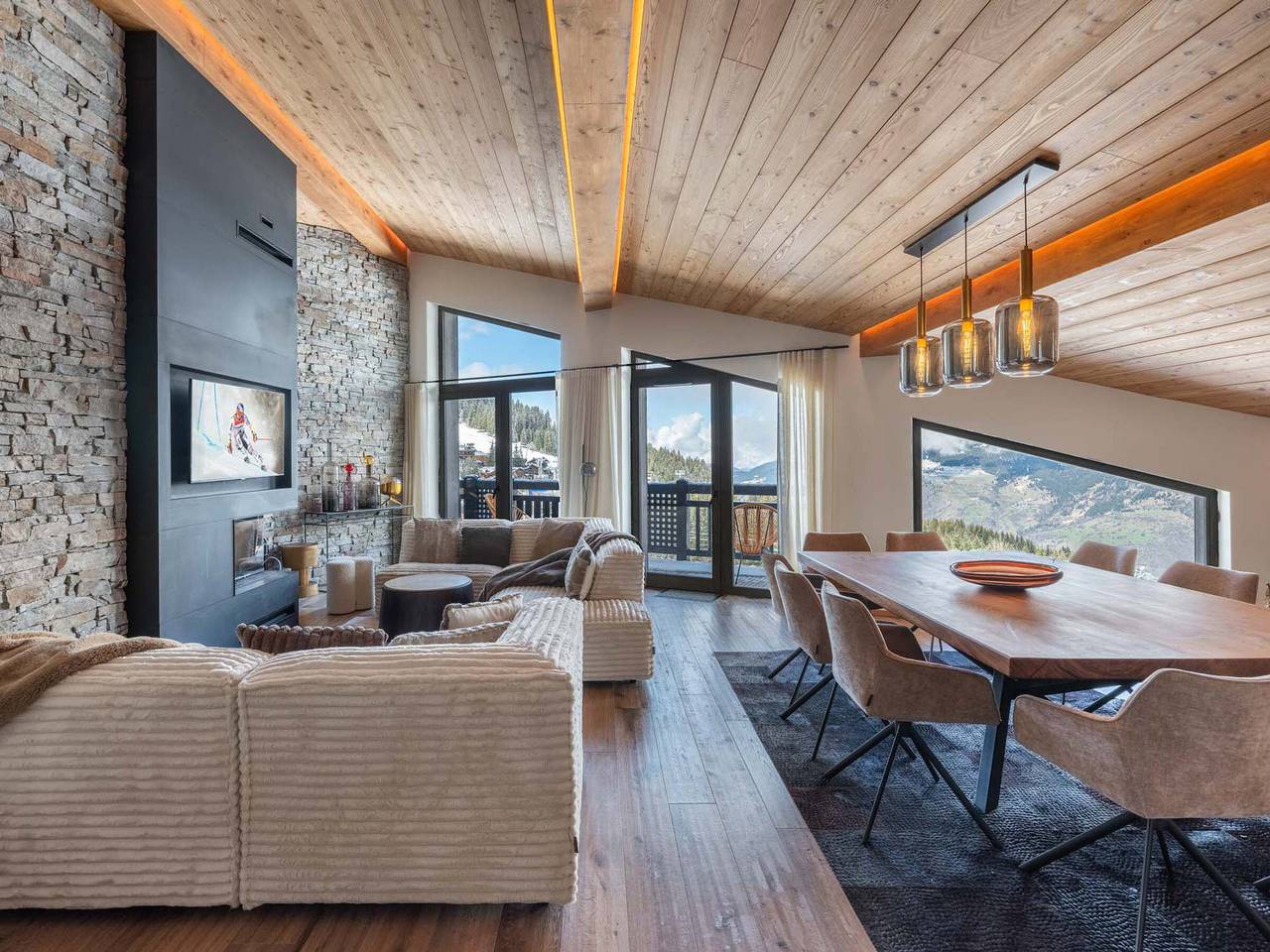 Entire apartment, New Ski-In/Ski-Out Duplex Apartment with Pool and Spa in Courchevel 1850 in Courchevel 1850, Saint-Bon-Tarentaise