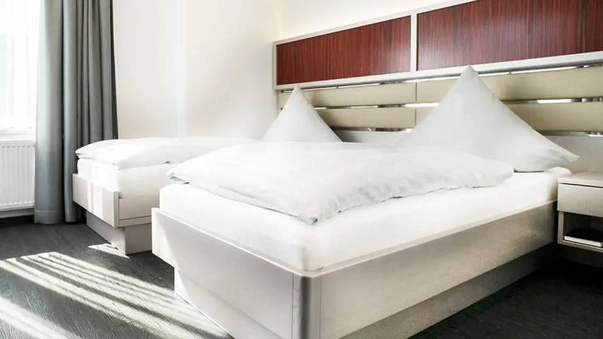 Ferienwohnung für 2 Personen, mit Balkon und Pool sowie Whirlpool und Sauna in Meschede - 2