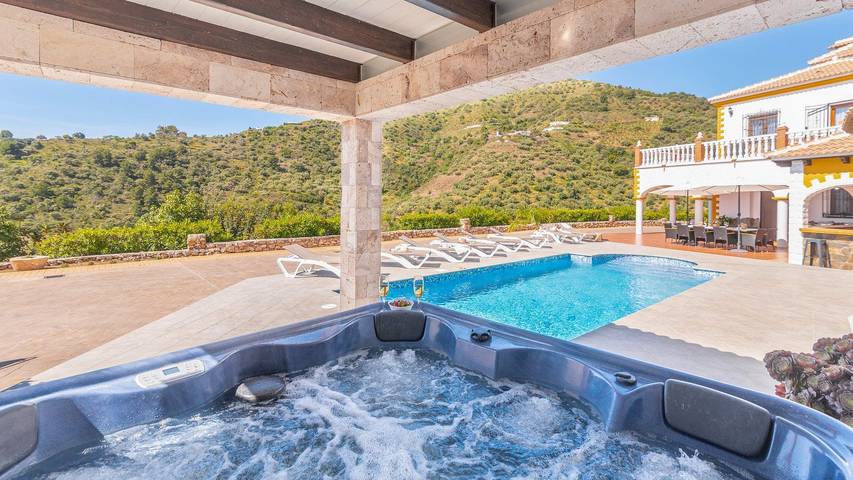 Chalet para 12 personas, con balcón/terraza además de piscina y jacuzzi - 1