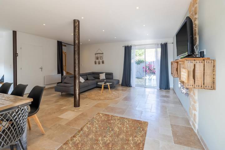 Le Séchoir – Maison Authentique avec Piscine Privée en Périgord Noir, Idéale pour Famille ou Groupes in Coly-Saint-Amand, Périgord Noir