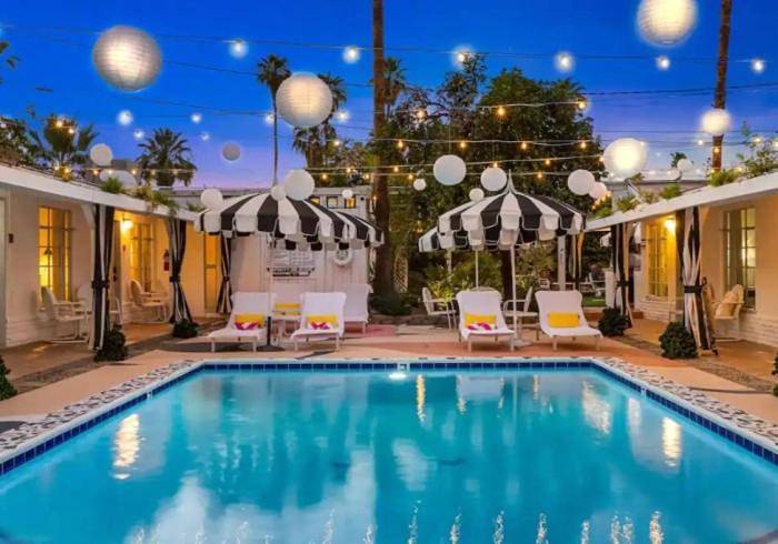 Hotell för 30 Personer, med bastu samt pool och bubbelpool i Palm Springs